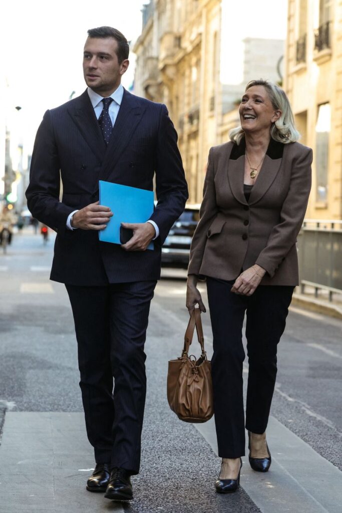 ジョルダン・バルデラ（左）とマリーヌ・ルペン（右）