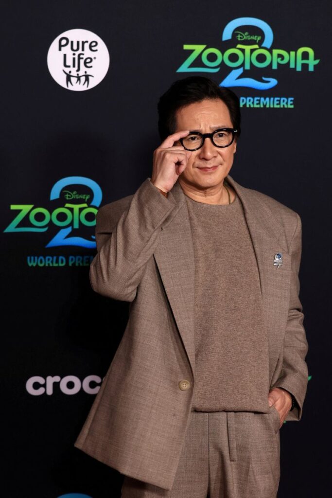 写真12 『ズートピア2』のワールドプレミアに登場したキー・ホイ・クァン。2025年11月13日、アメリカ・ロサンジェルスにて(写真:ロイター/アフロ)